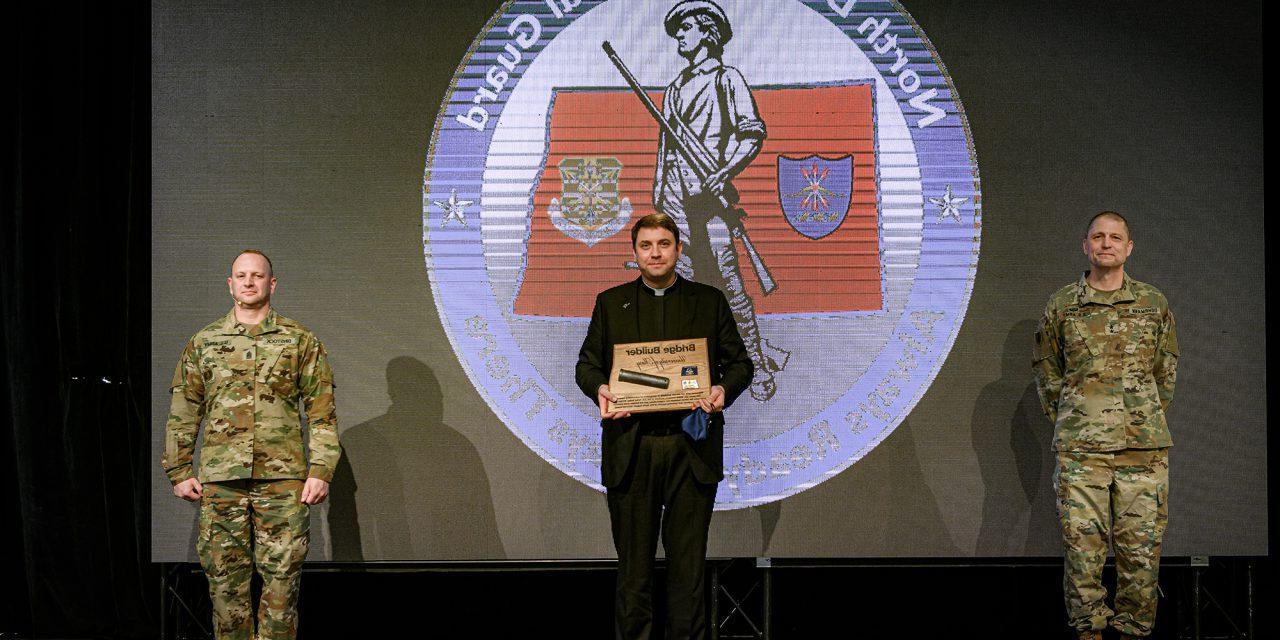 北达科他州国民警卫队授予MG冰球突破试玩荣誉